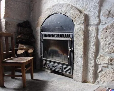 Casa Grande De Juncais - Serra Da Estrela * פורנוס דה אלגודרס
